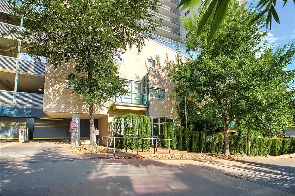 Building entry and frontage near Davis Street